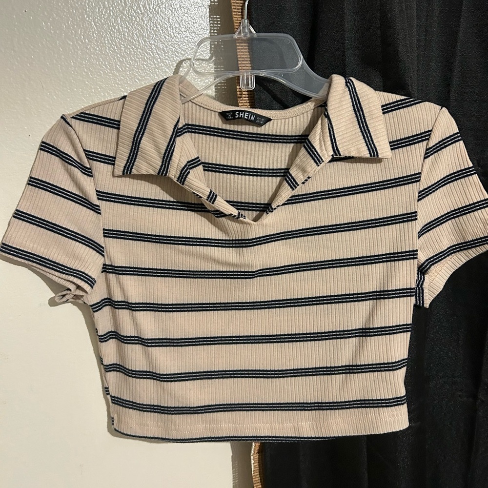 Woman’s cropped striped shirt